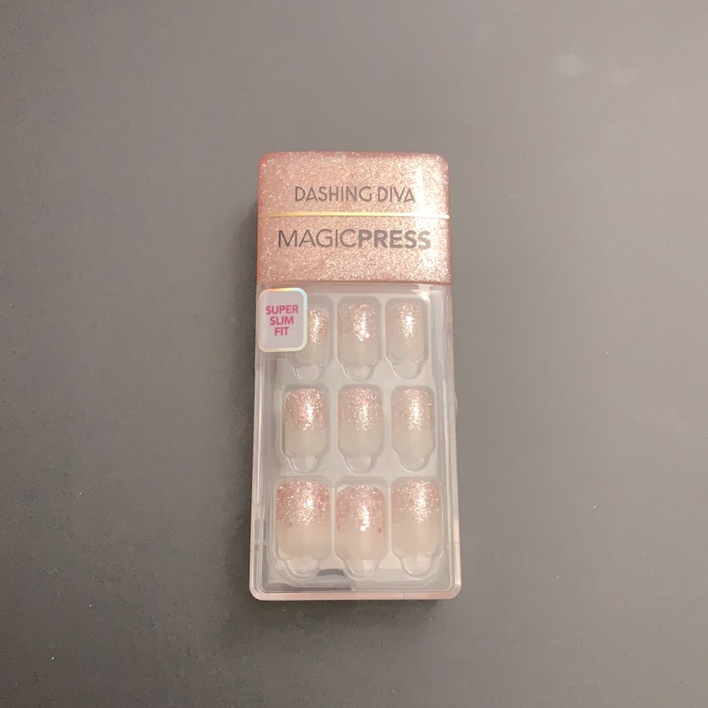 Dashing Diva • Press On Nails